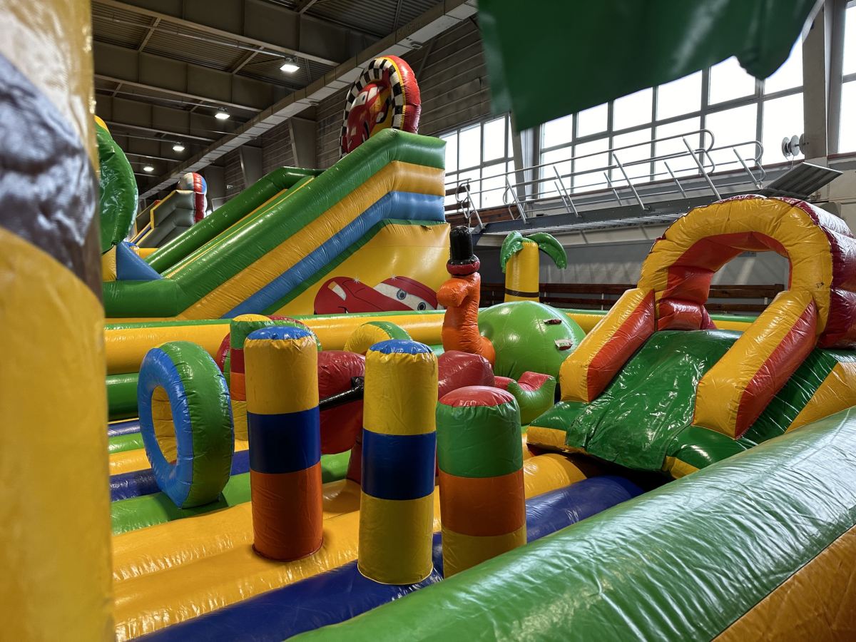 dmuchance opolskie, dmuchane zjeżdżalnie, miękka górka, dmuchane tory przeszkód, kula zorbing