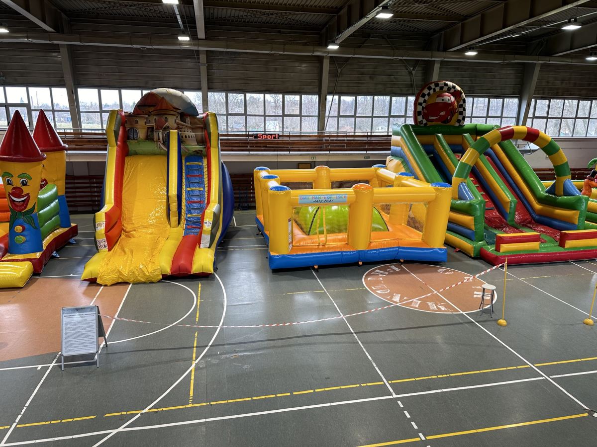 dmuchance opolskie, dmuchane zjeżdżalnie, miękka górka, dmuchane tory przeszkód, kula zorbing