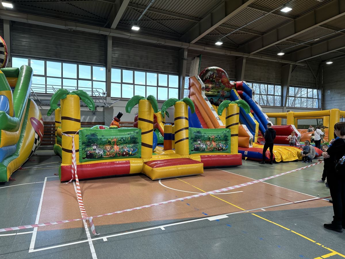 dmuchance opolskie, dmuchane zjeżdżalnie, miękka górka, dmuchane tory przeszkód, kula zorbing