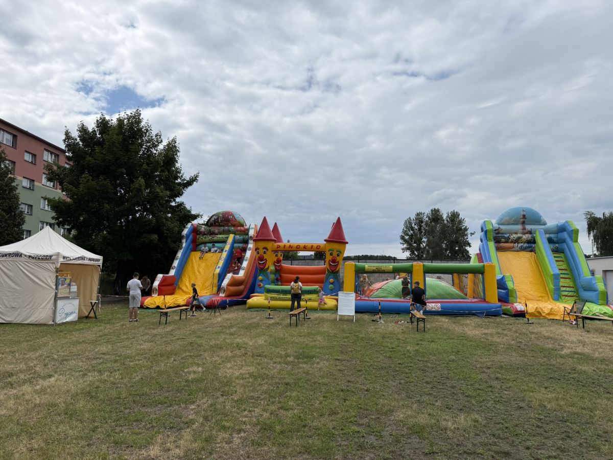 dmuchance opolskie, dmuchane zjeżdżalnie, miękka górka, dmuchane tory przeszkód, kula zorbing