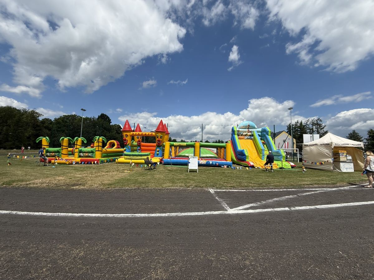 dmuchance opolskie, dmuchane zjeżdżalnie, miękka górka, dmuchane tory przeszkód, kula zorbing