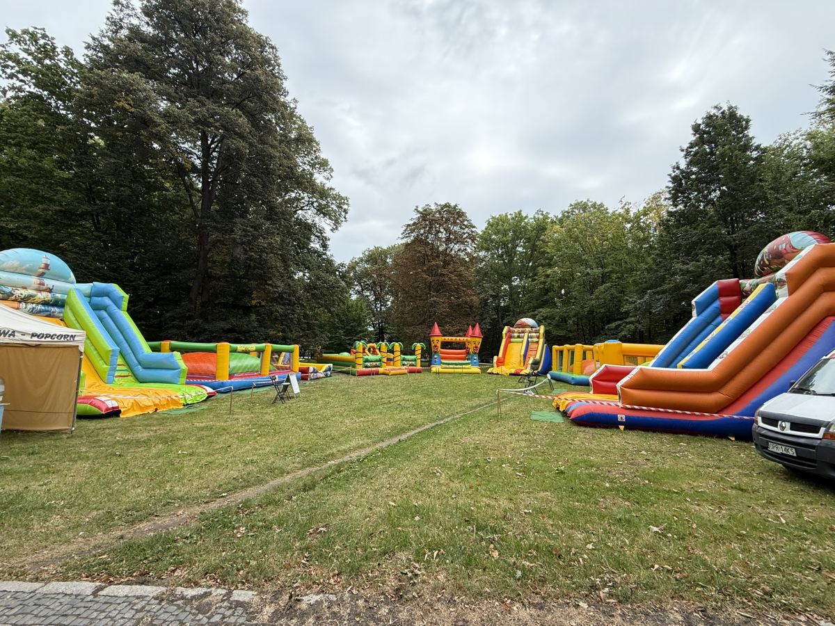 dmuchance opolskie, dmuchane zjeżdżalnie, miękka górka, dmuchane tory przeszkód, kula zorbing