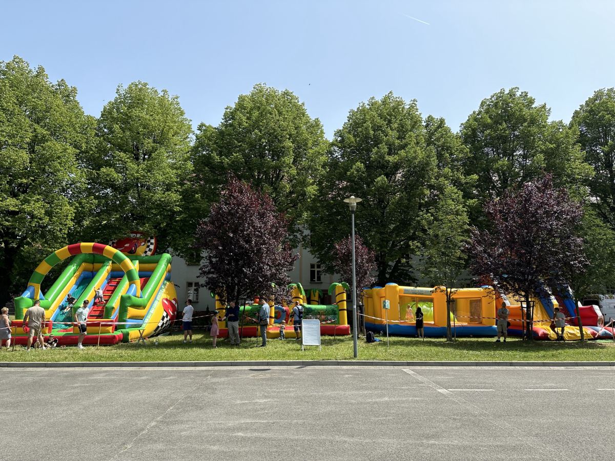 dmuchance opolskie, dmuchane zjeżdżalnie, miękka górka, dmuchane tory przeszkód, kula zorbing